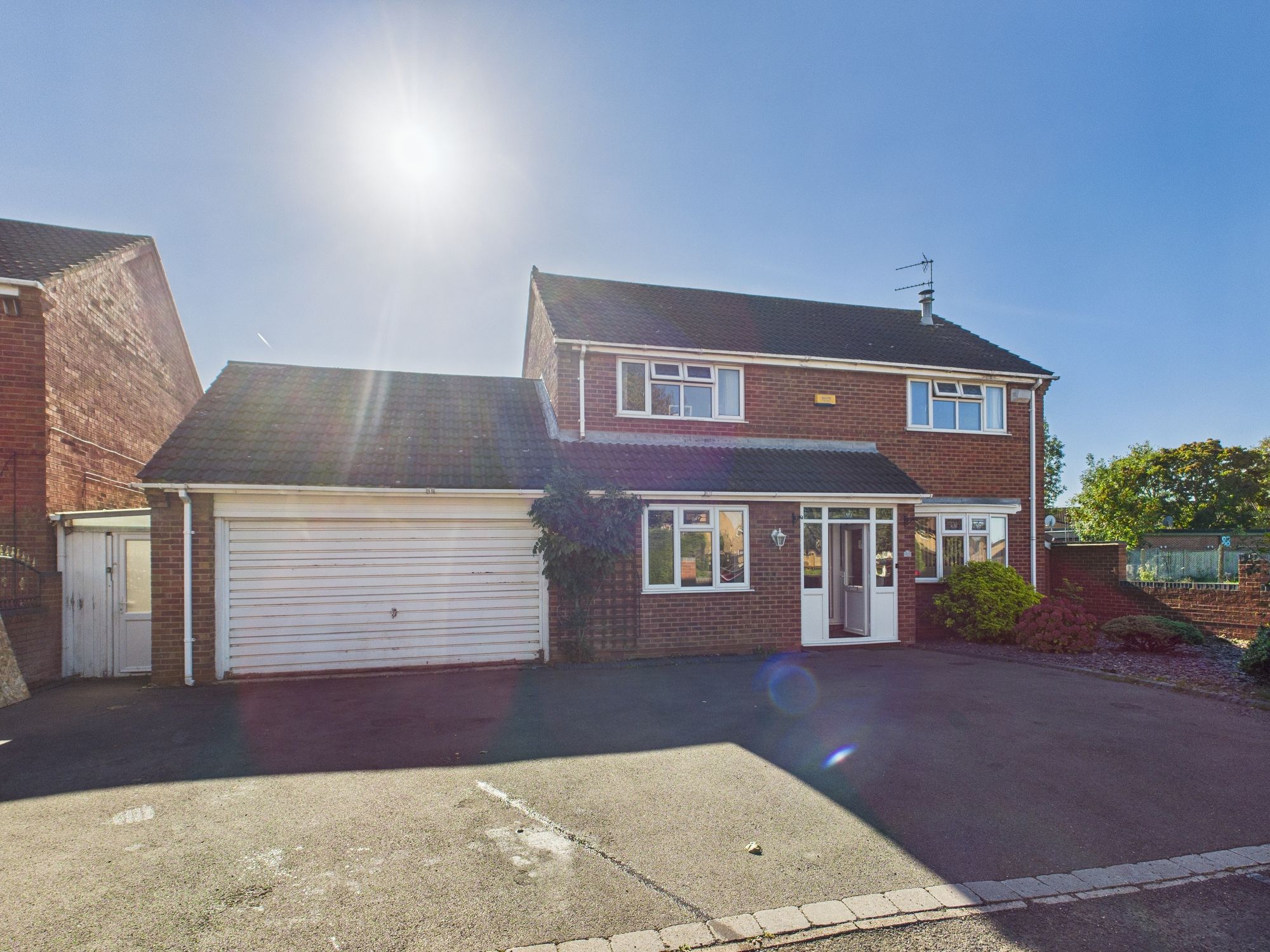 2 Medina Close, Derby photo 2