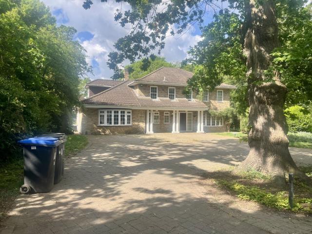 Woodstock, Old Avenue, West Byfleet photo 2