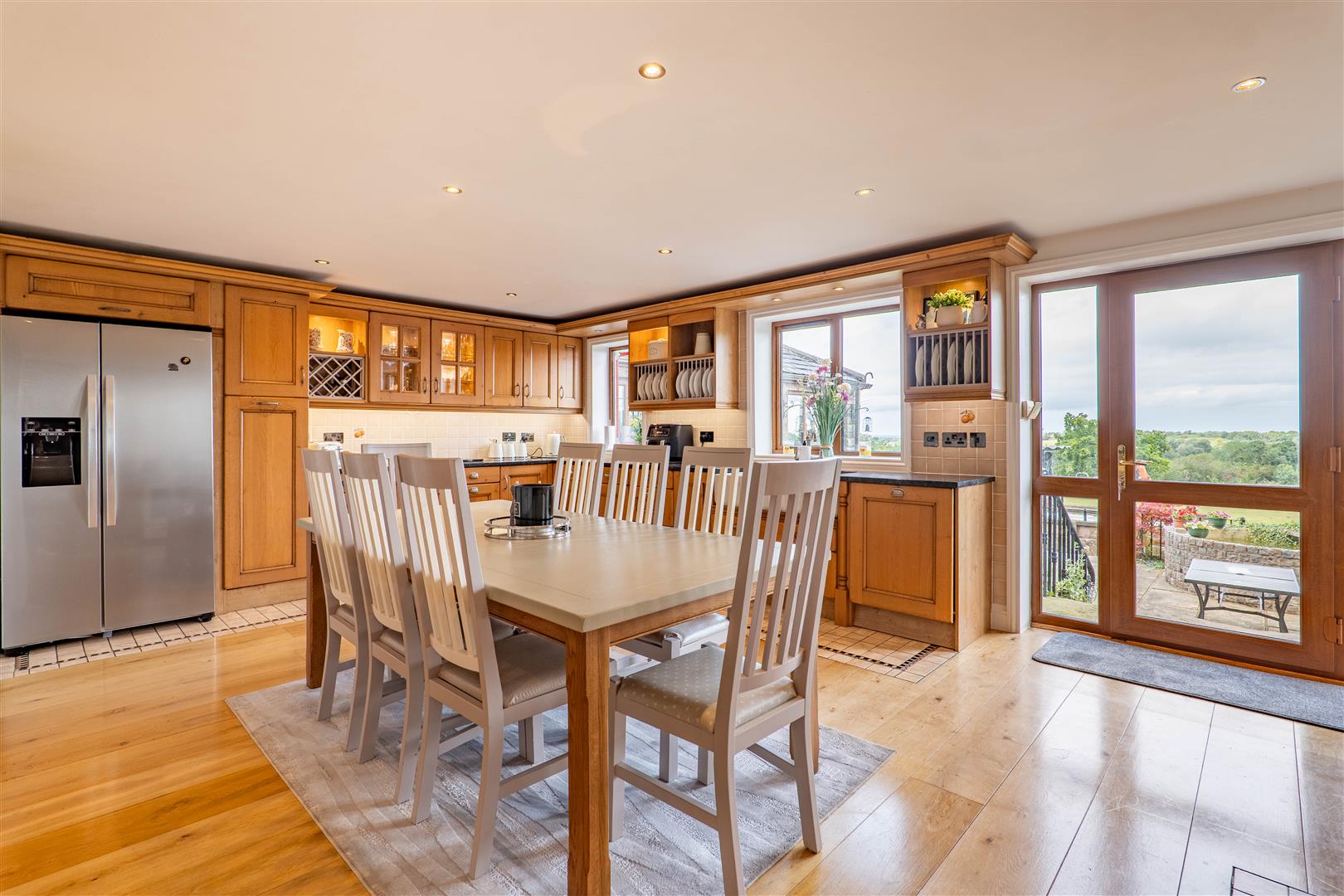 6 bedroom detached house for sale 0