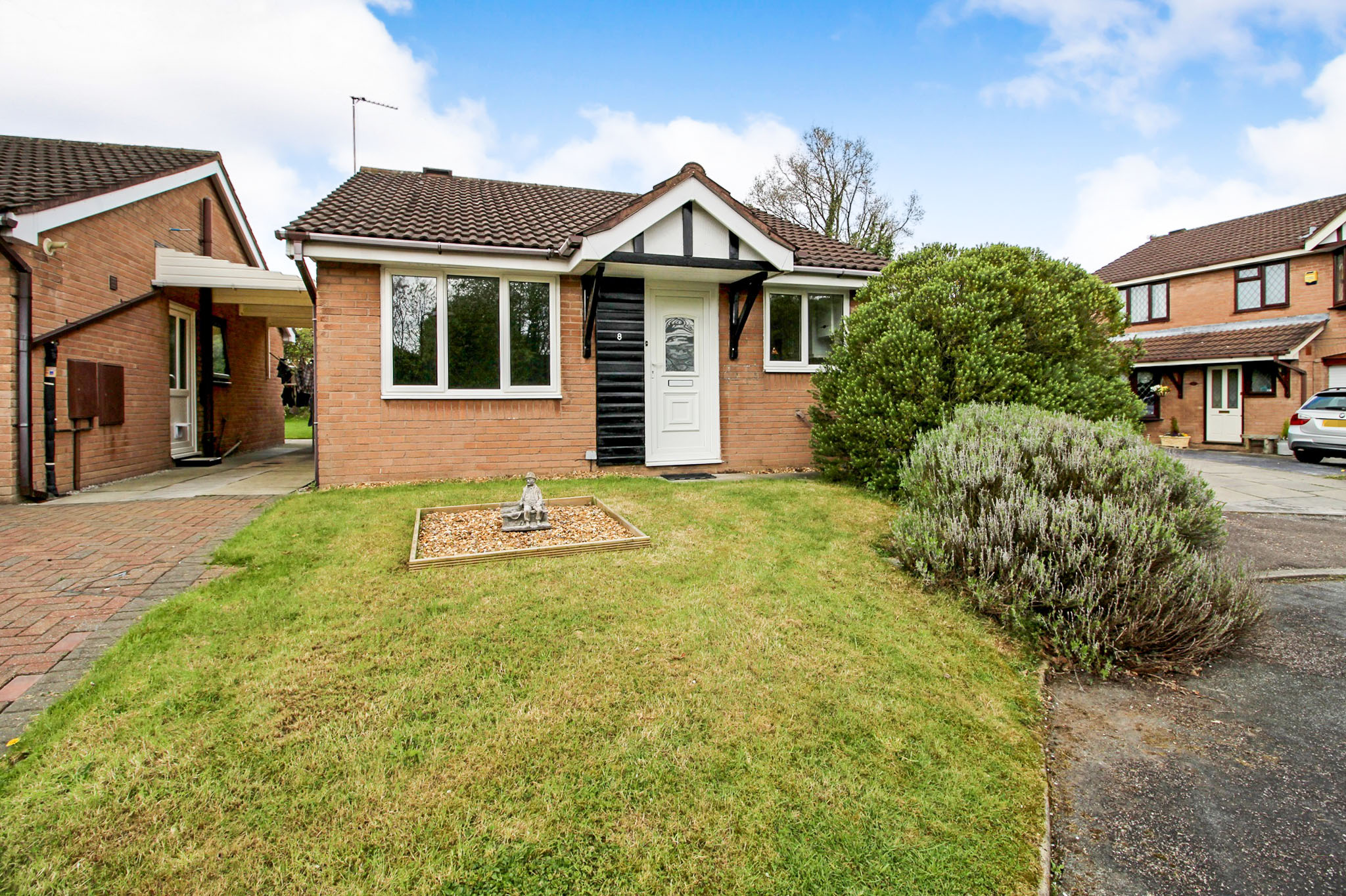 2 Bed Detached Bungalow For Sale In Ambleside Close, Winsford 2 Bed Detached Bungalow For Sale In Ambleside Close, Winsford