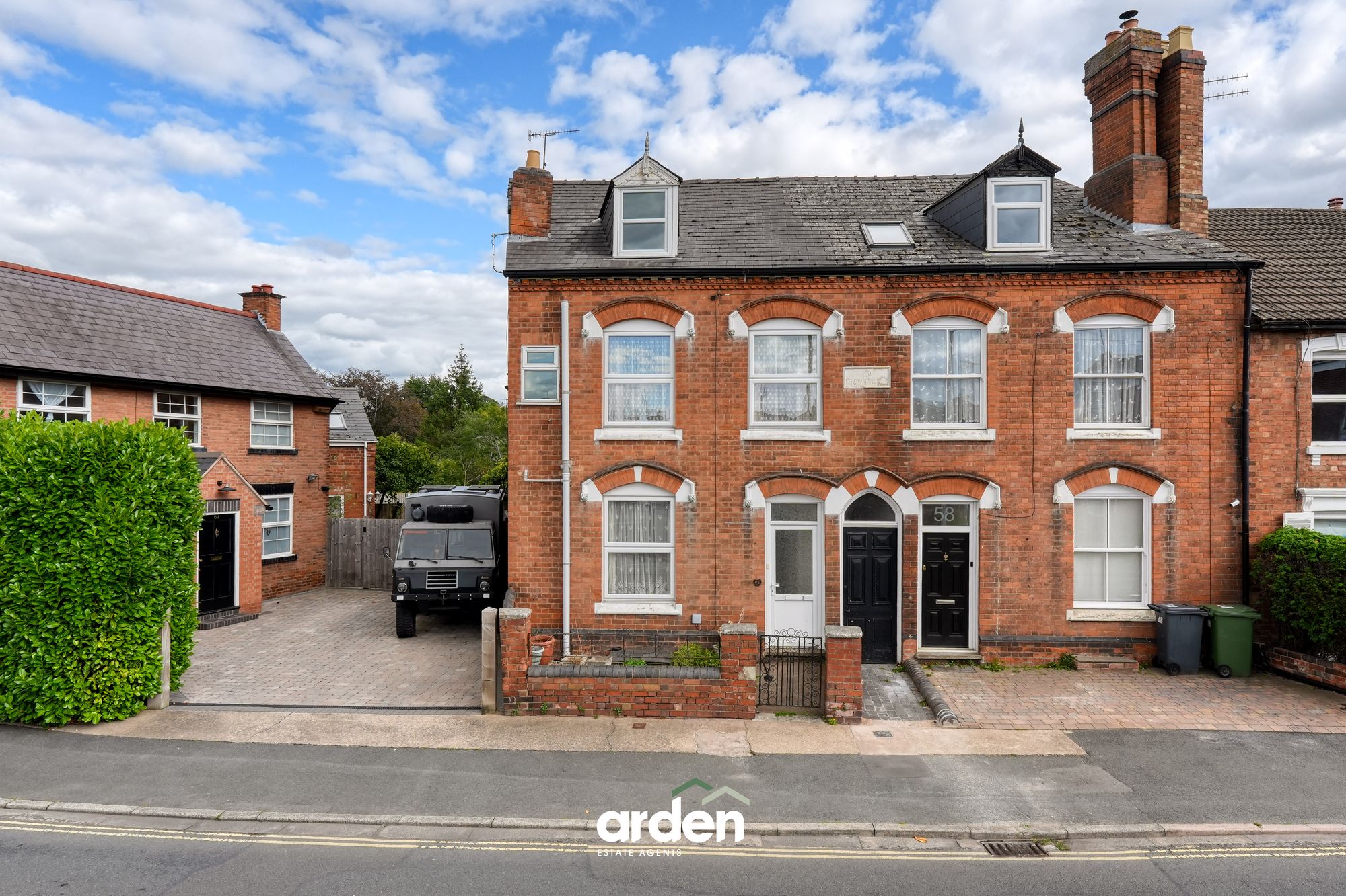 4 bed terraced house for sale