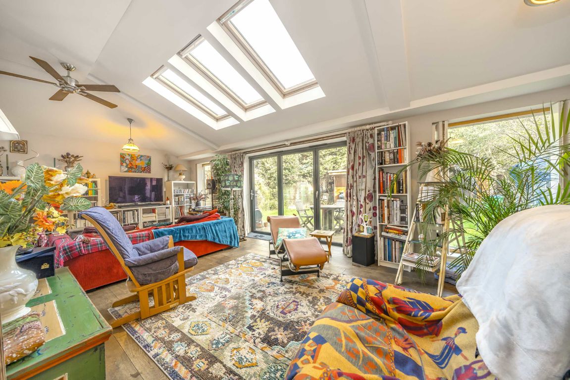 4 bedroom detached house for sale 0