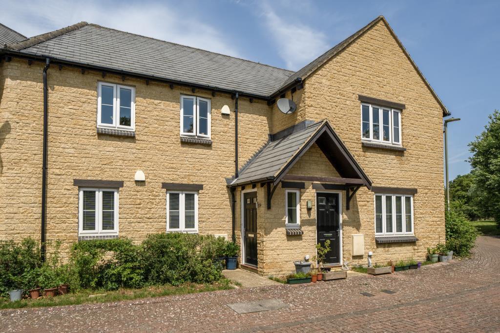 2-bed flat on 13, Lewisfield Way, Woodstock, £300,000