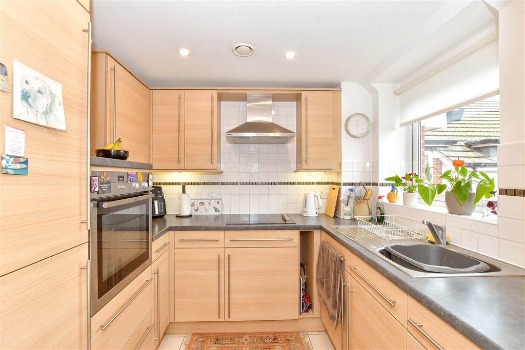 Beaconsfield Road, Waterlooville photo 4