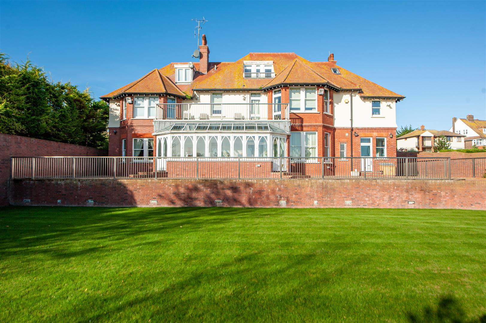 7 bedroom detached house for sale 0