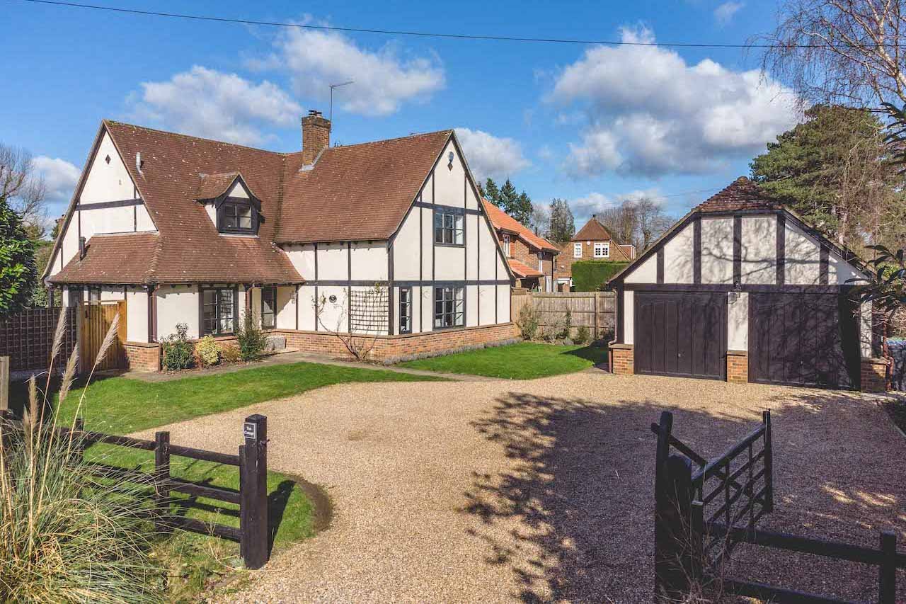 4 bedroom detached house for sale in Slough