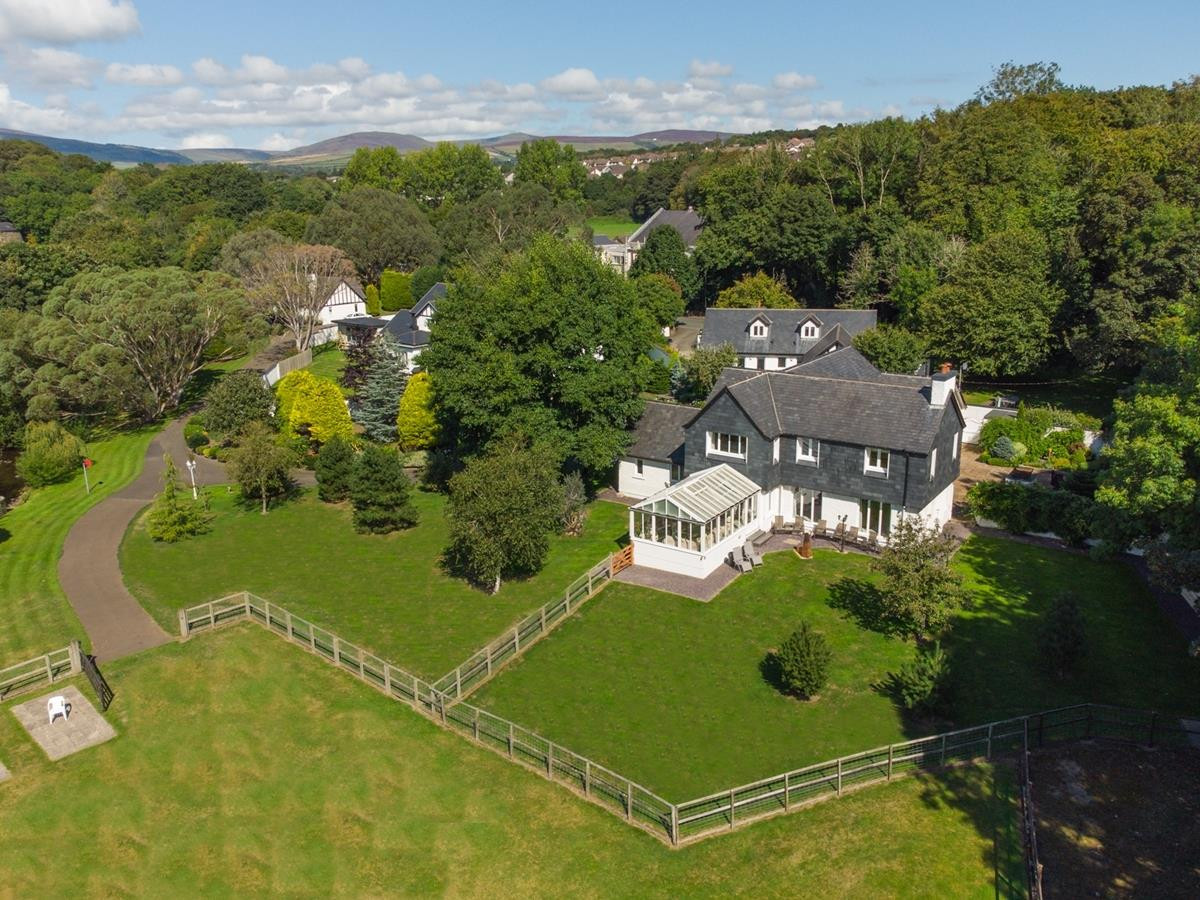 7 bedroom detached house for sale 0