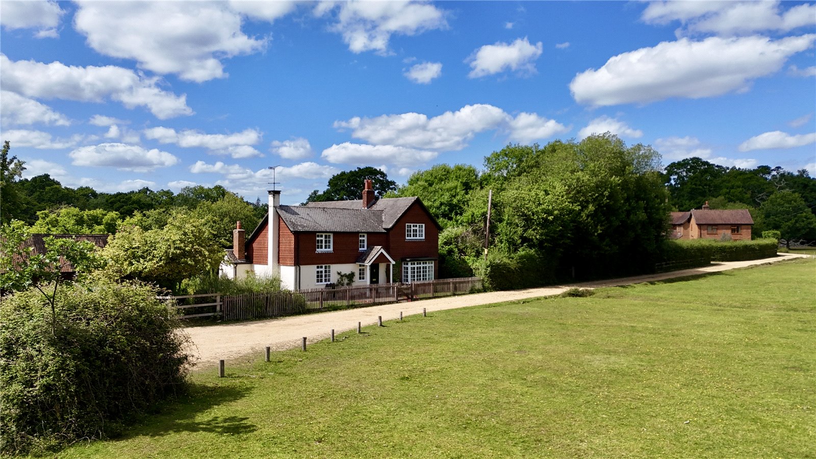 4 bedroom detached house for sale 0