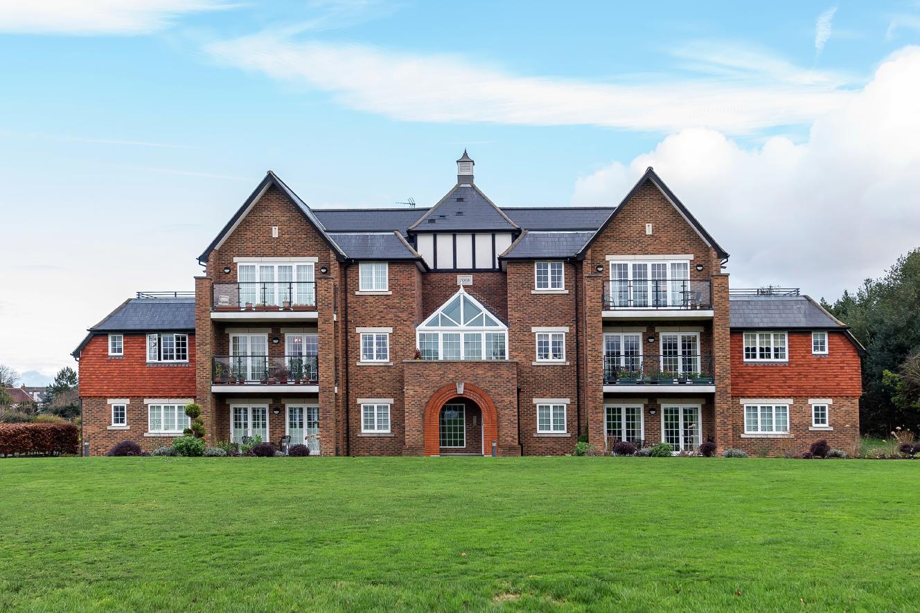 3 bedroom flat for sale 0