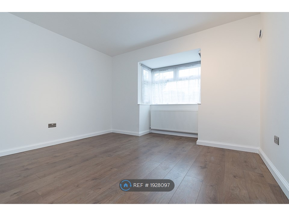 Photos of Hampton Road, Worcester Park KT4 65541796 PrimeLocation