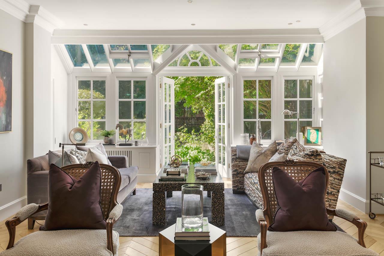 4 bedroom flat for sale 0