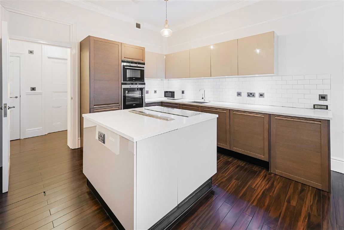 3 bedroom flat for sale 0