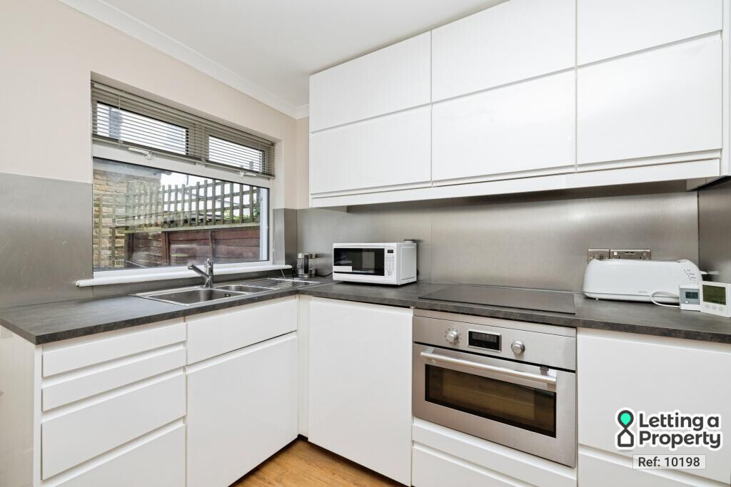 55, Crimsworth Road, London photo 4