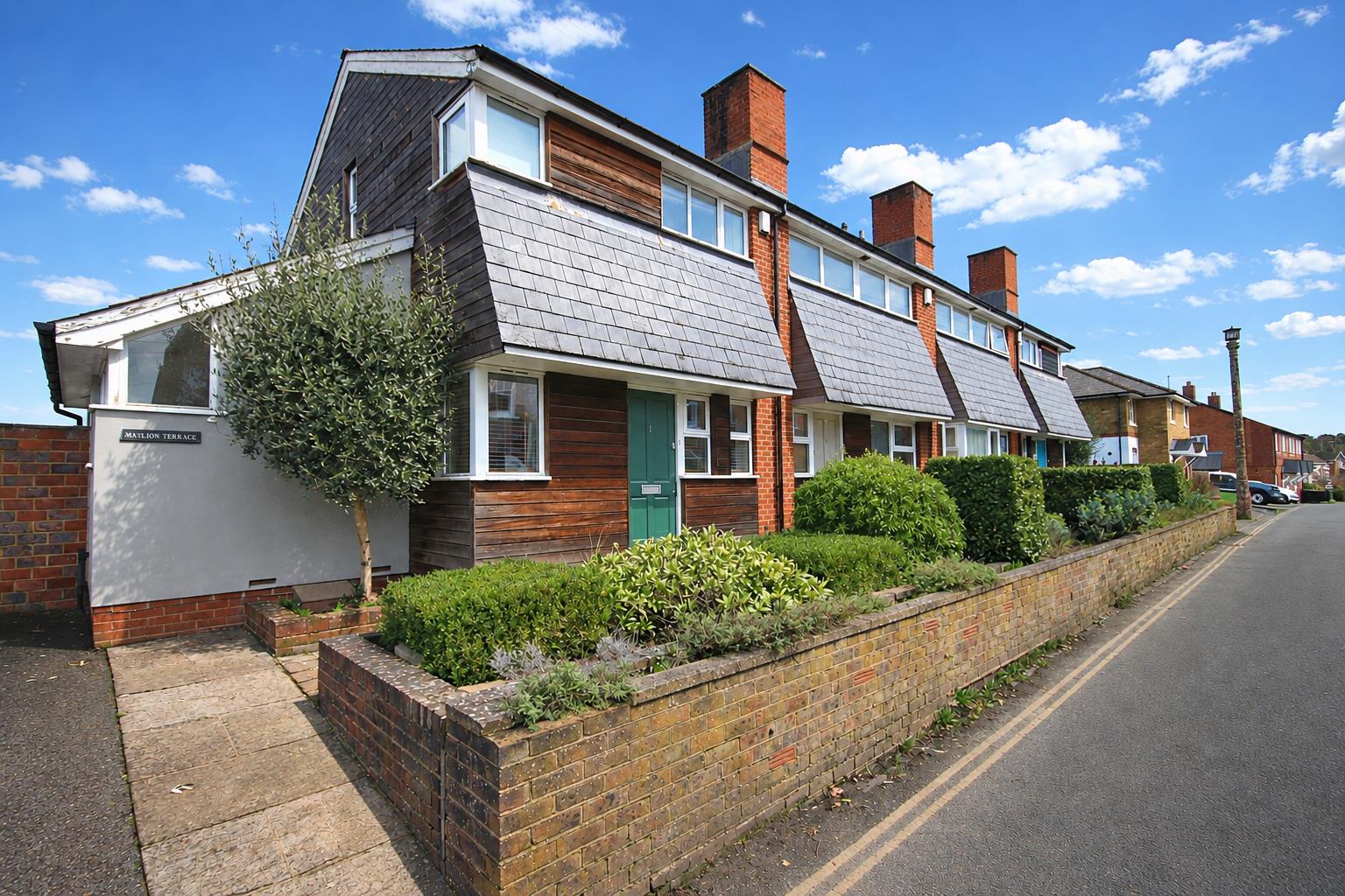 2, Pavillion Terrace, Leatherhead photo 3