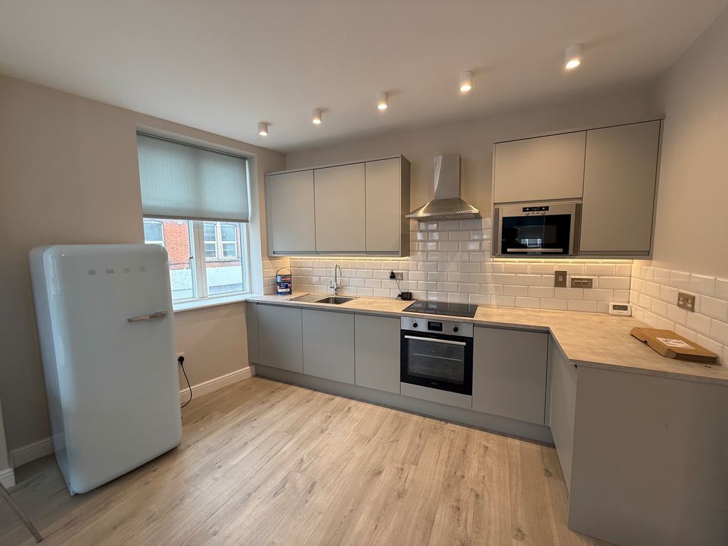 Flat 1, 224-24, High Street, Harrow photo 5