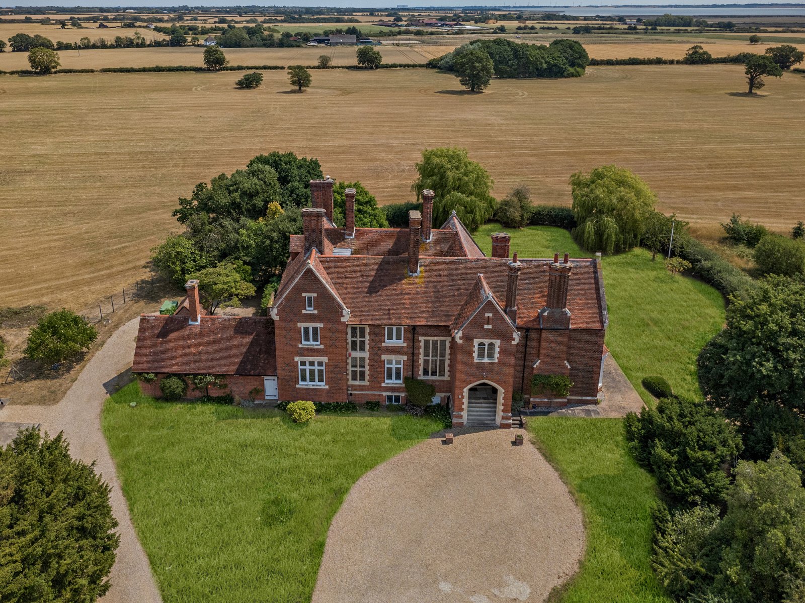 8 bedroom detached house for sale 0