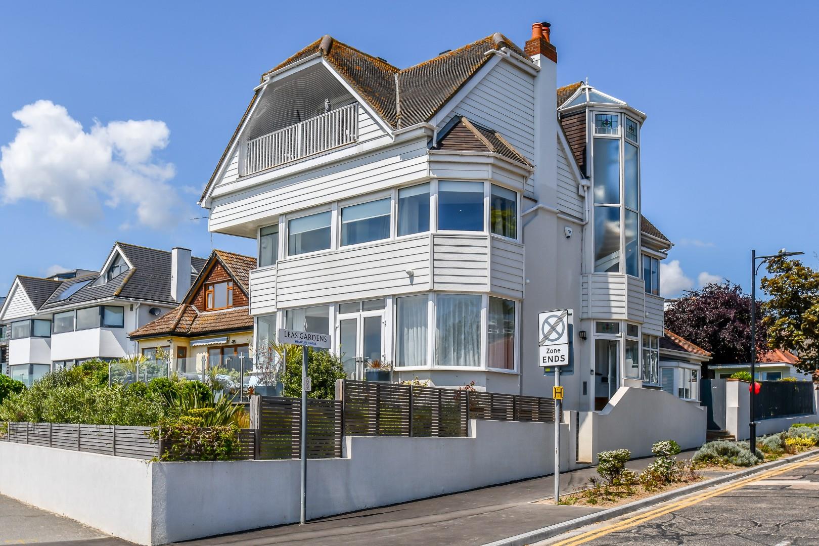 5 bedroom detached house for sale 0