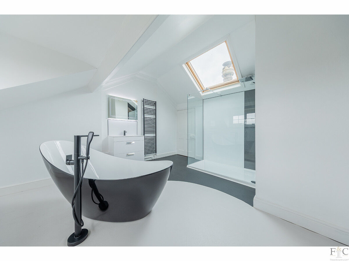 7 bedroom detached house for sale 0