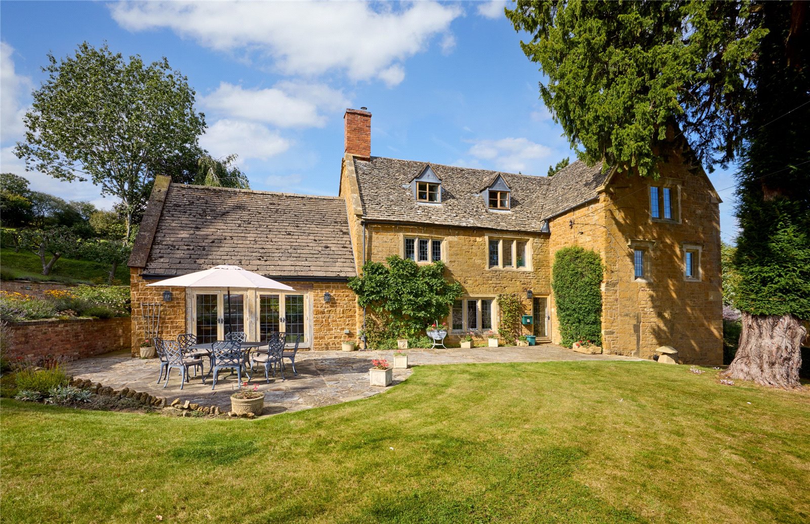 6 bedroom detached house for sale 0