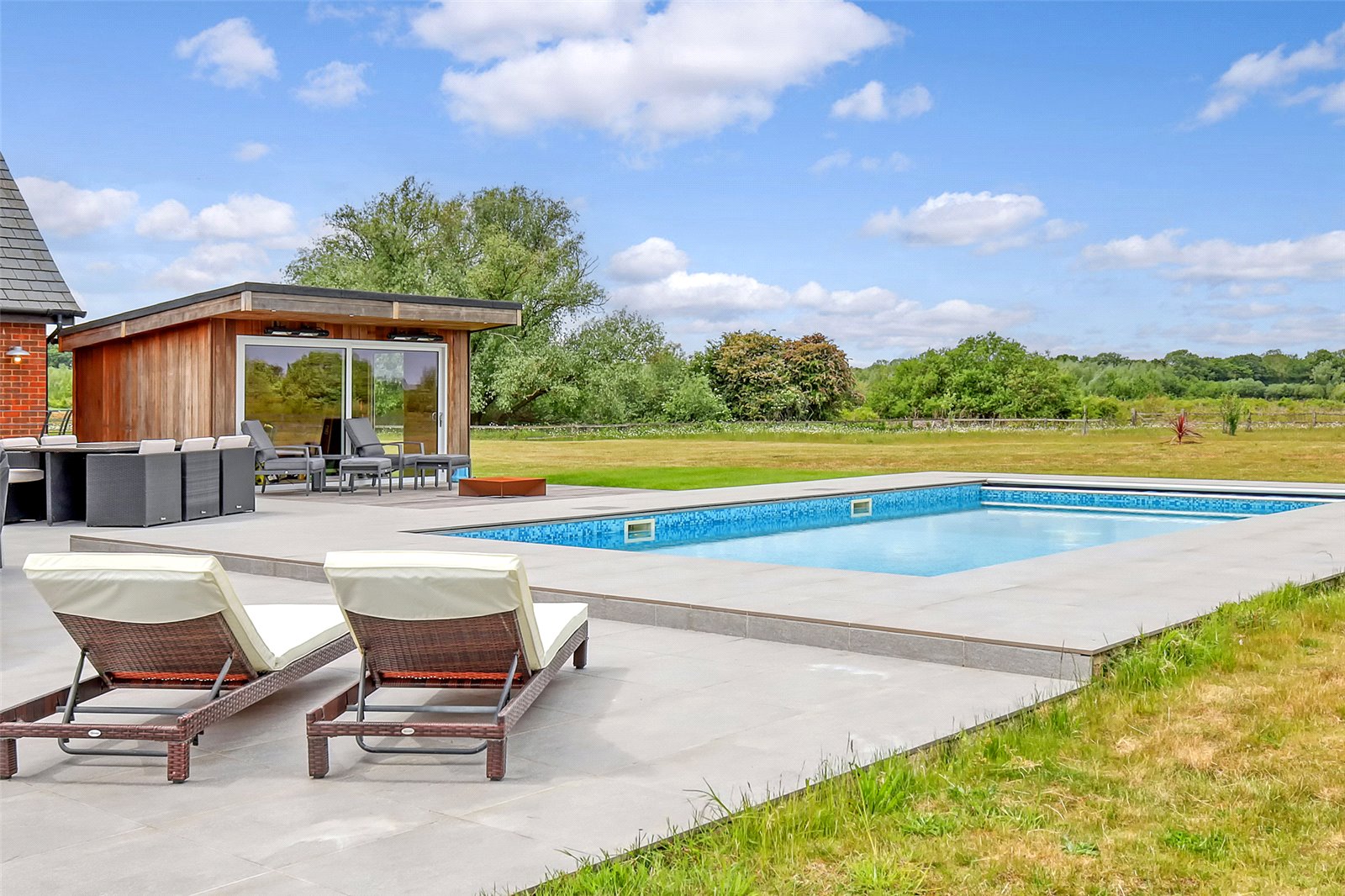 5 bedroom detached house for sale 0