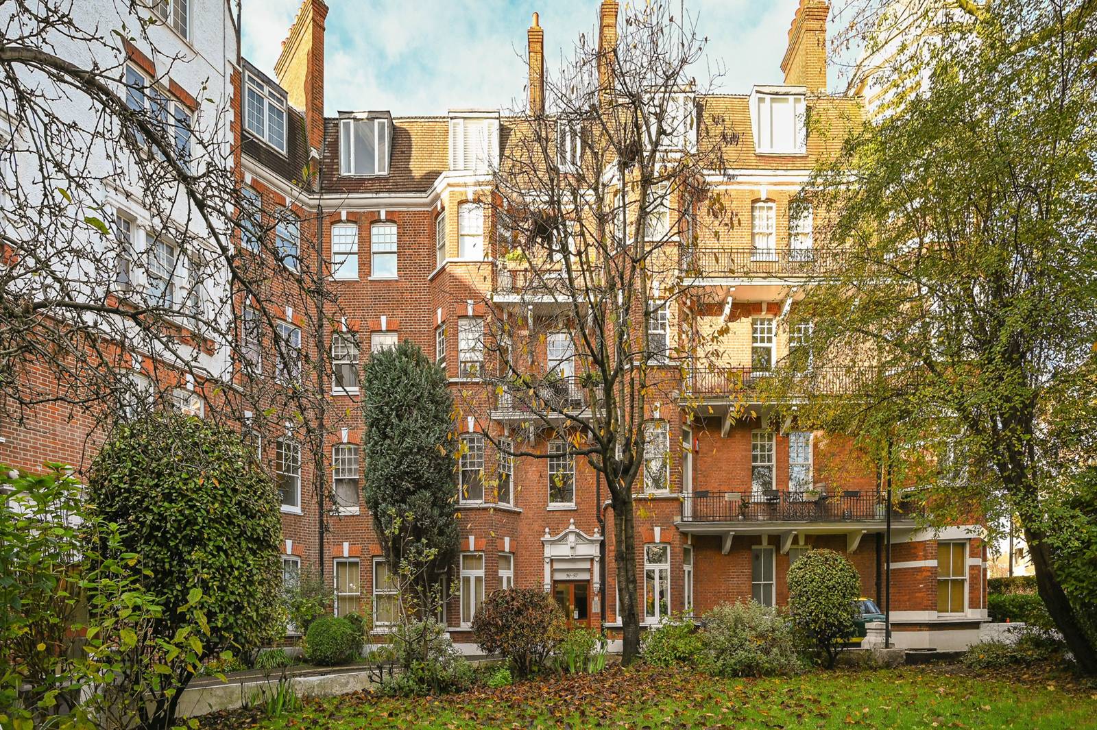 4 bedroom flat for sale 0