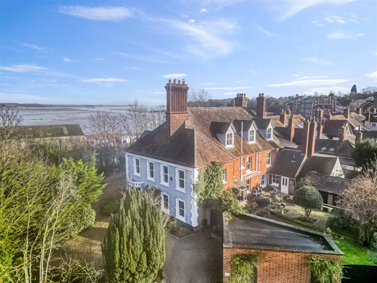 5 bedroom town house for sale