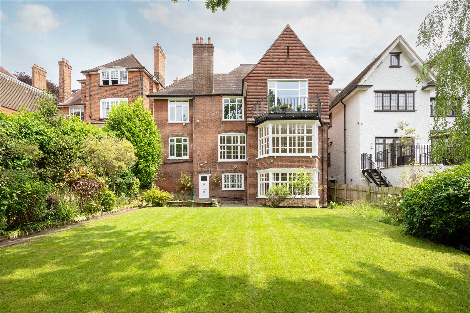 8 bedroom detached house for sale 0