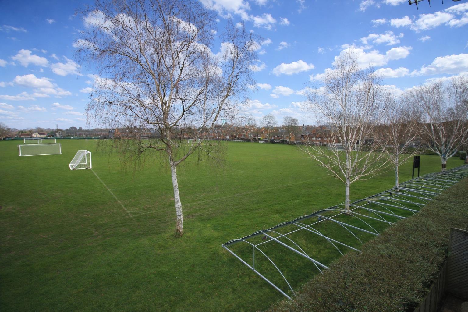 2, Pavillion Terrace, Leatherhead photo 4