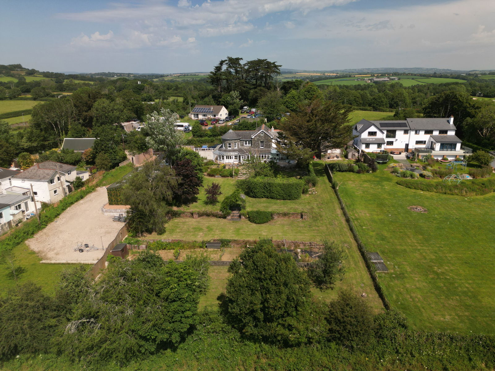 5 bedroom detached house for sale 0