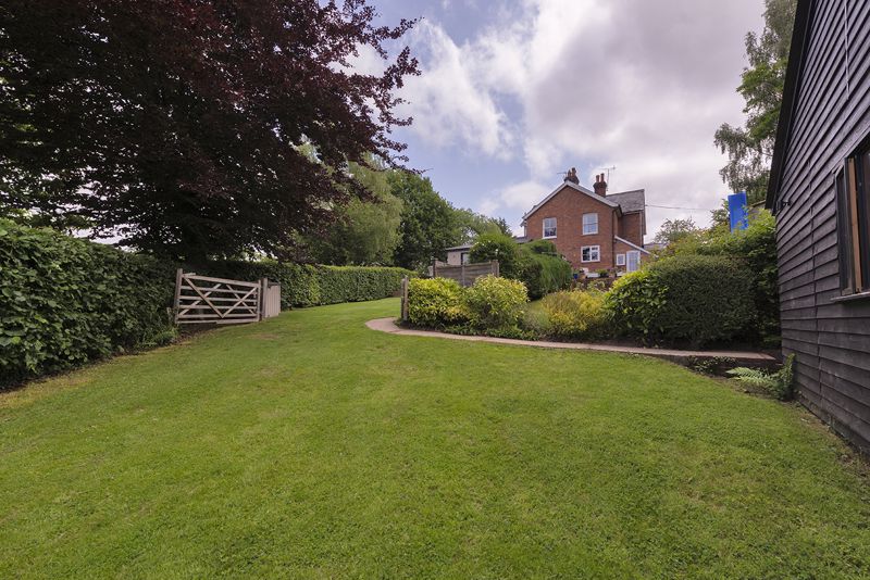 4 bedroom semi-detached house for sale 0