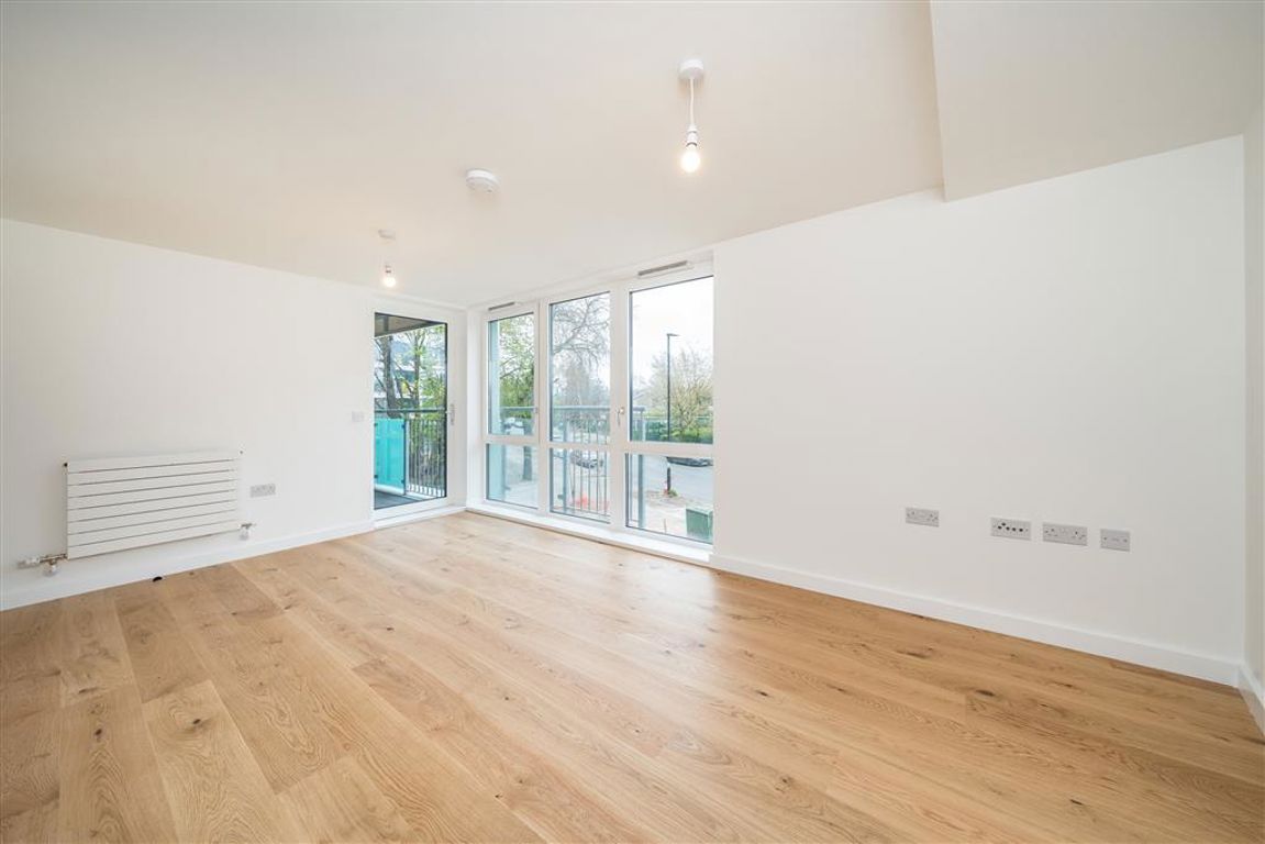 Flat 4, 46, Clarence Avenue, London photo 4