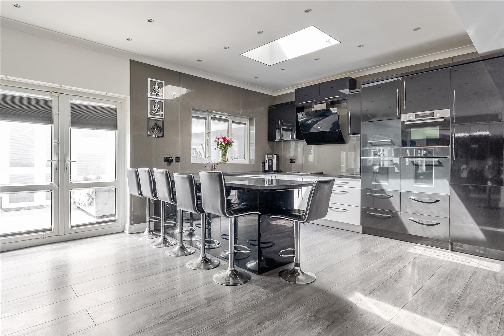 6 bedroom property for sale 0