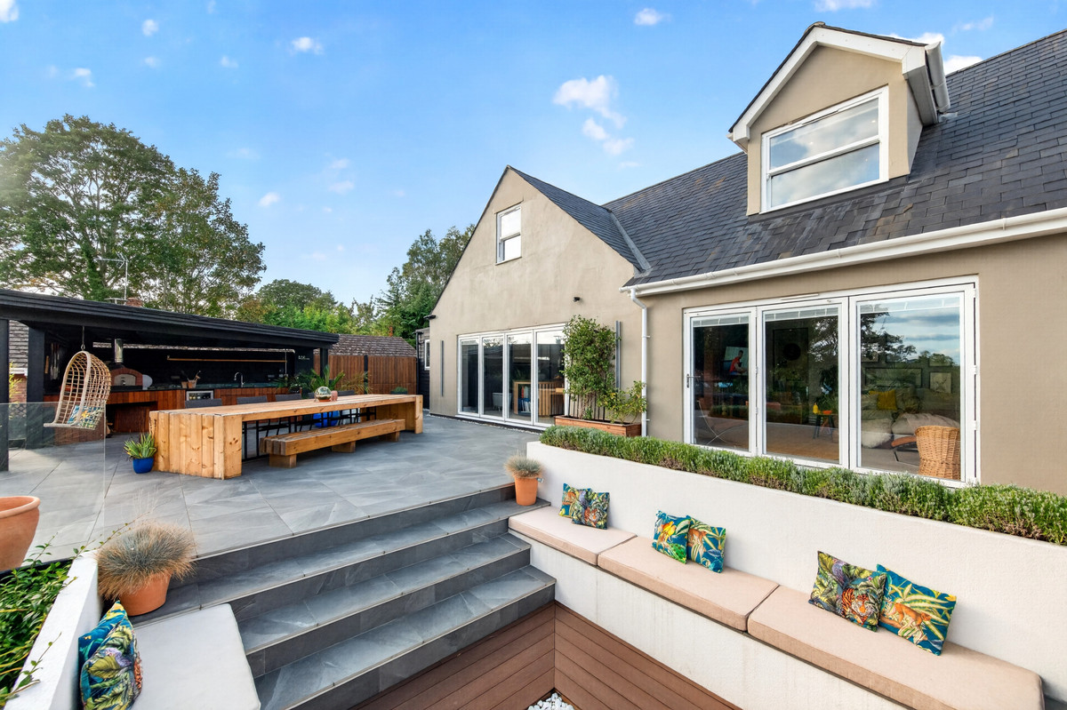 5 bed detached house for sale