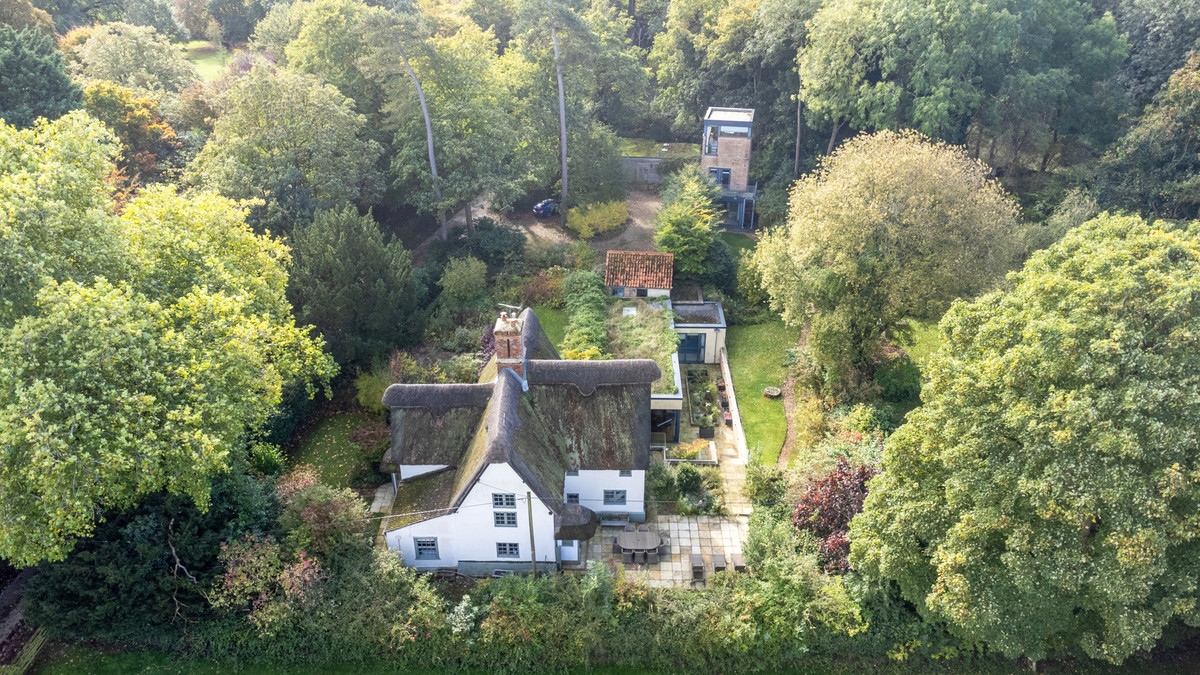 6 bedroom cottage for sale 0