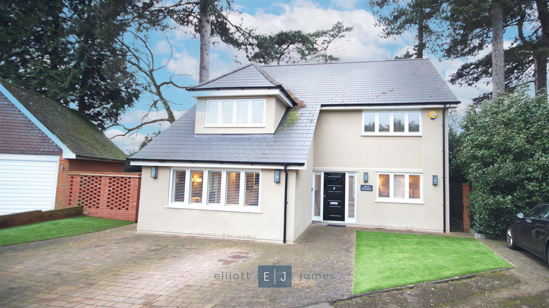 5 bedroom detached house for sale 0