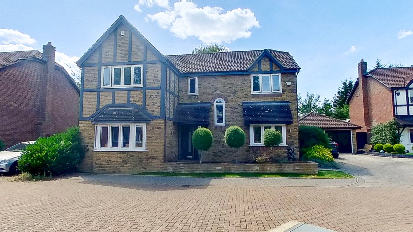 5 bedroom detached house for sale 0