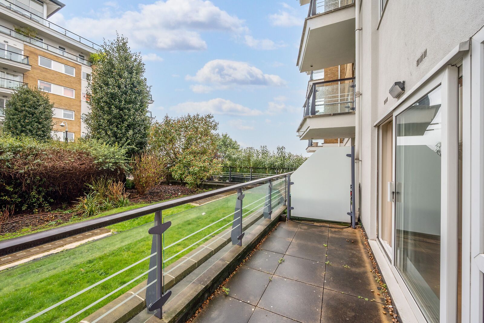 Smugglers Way, Wandsworth photo 4