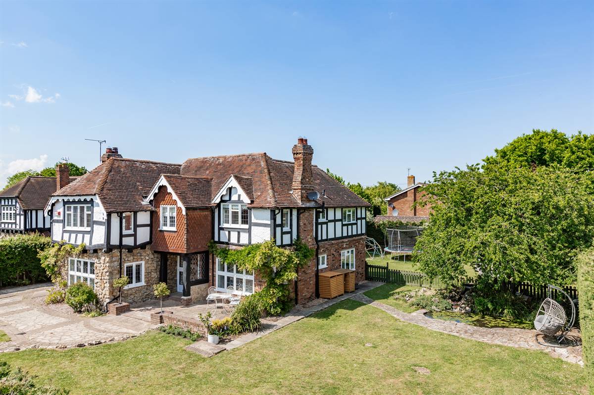 6 bedroom terraced house for sale