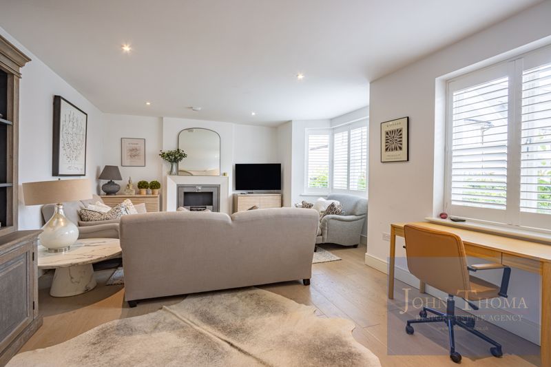 5 bedroom detached house for sale 0