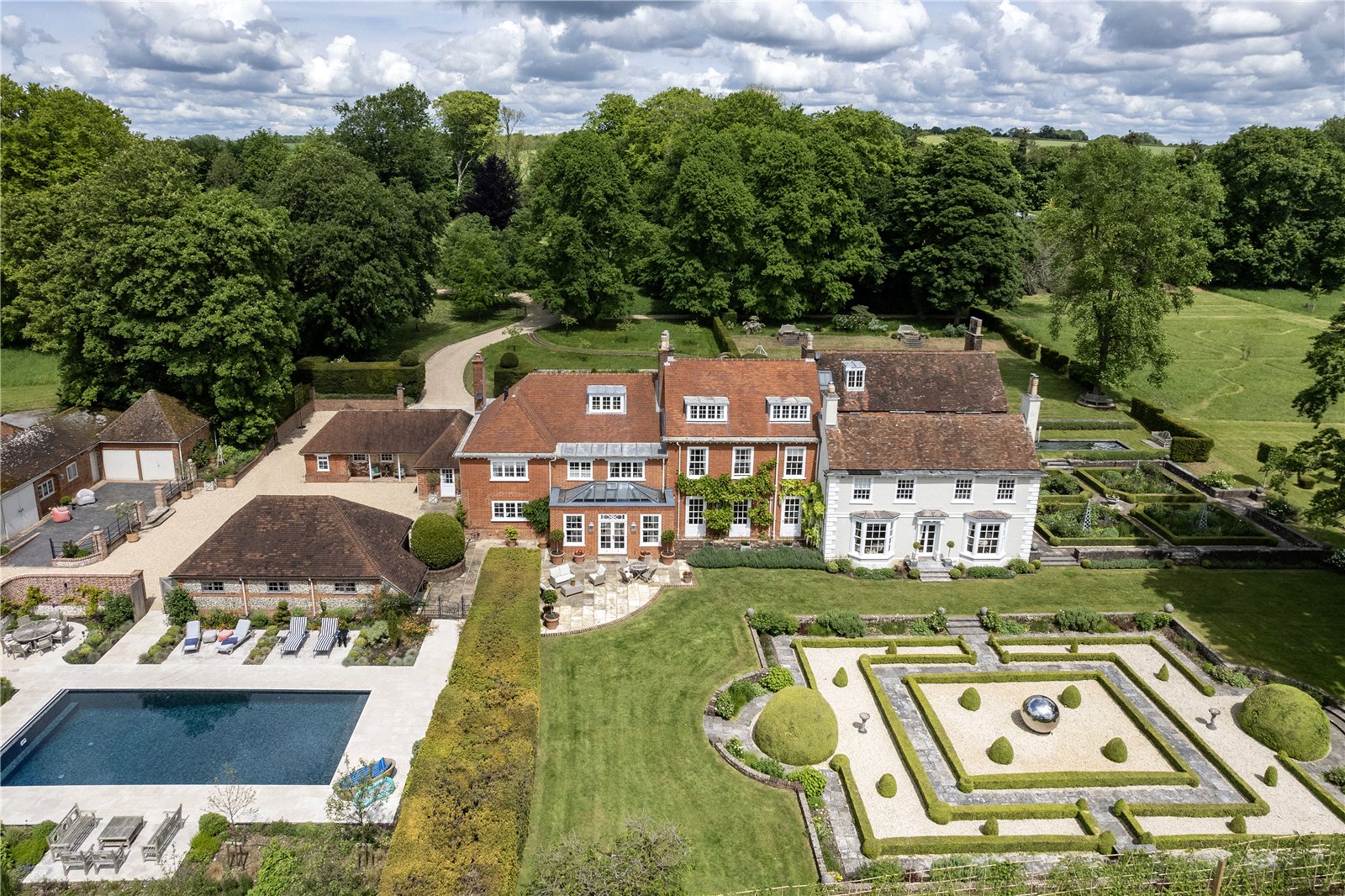 9 bedroom detached house for sale 0