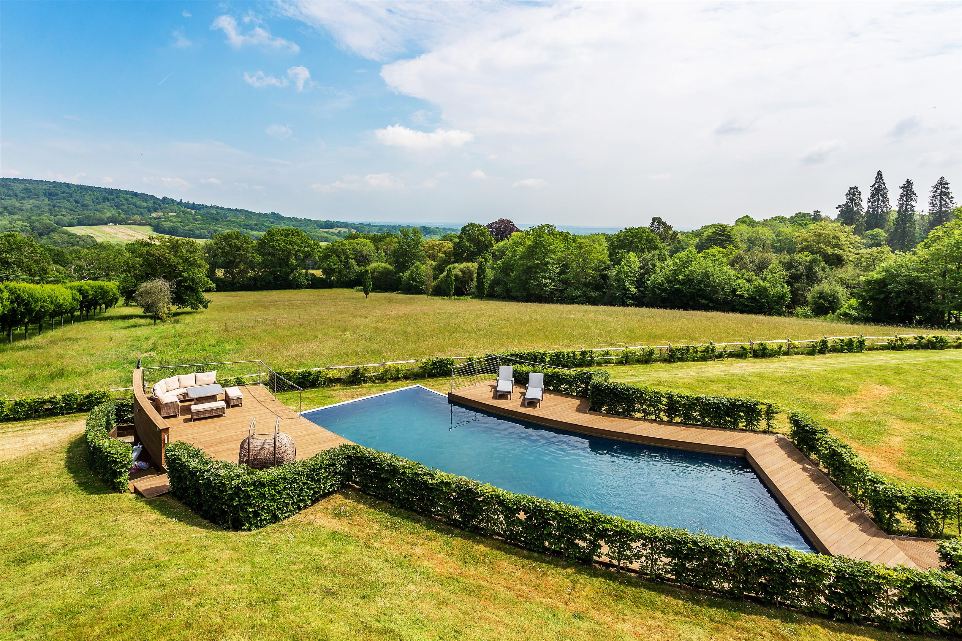 6 bedroom detached house for sale 0