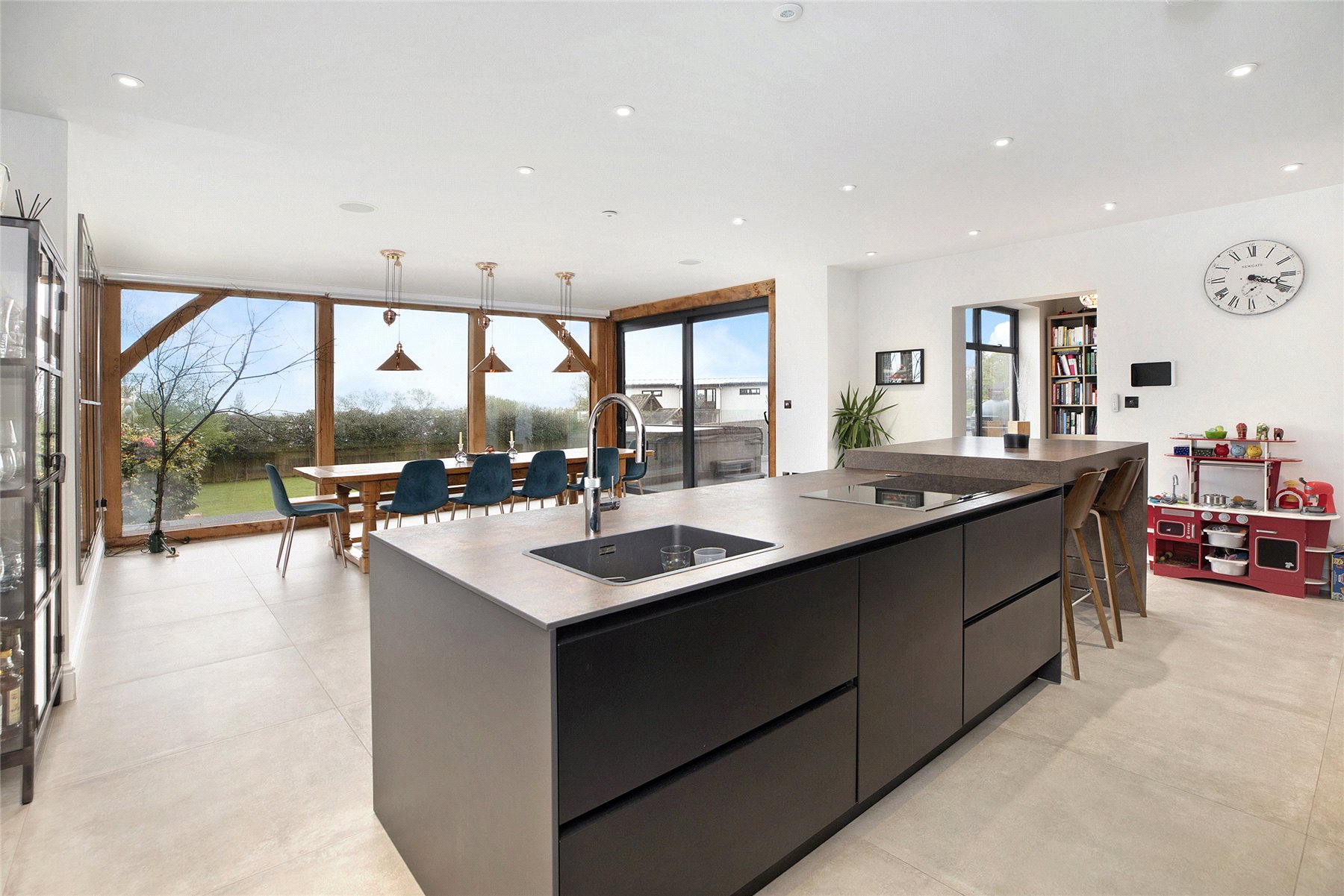 5 bedroom detached house for sale 0