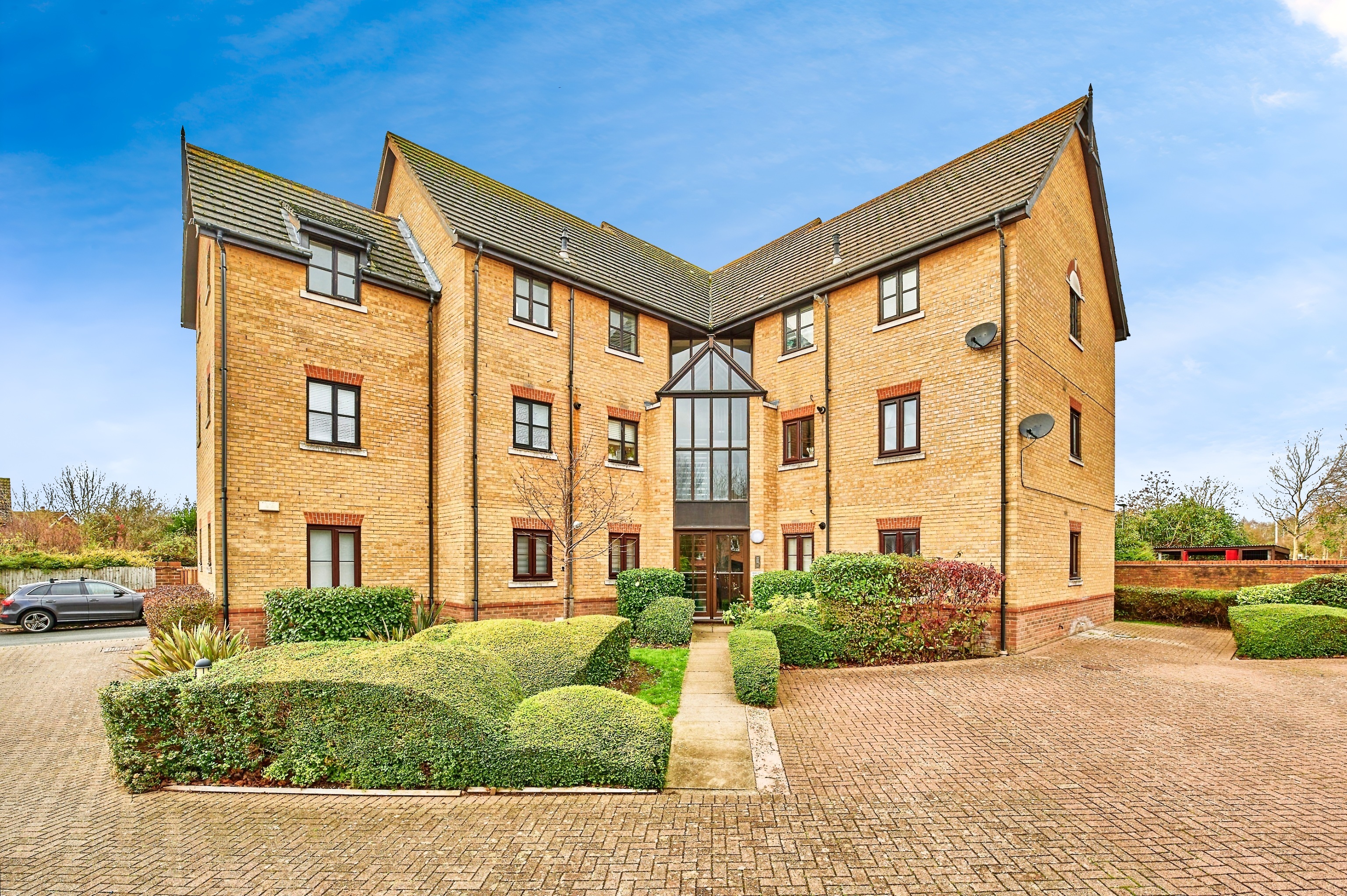 2-bed flat on 8 Dyers Court, The Thatchers, Bishop's Stortford, £270,000