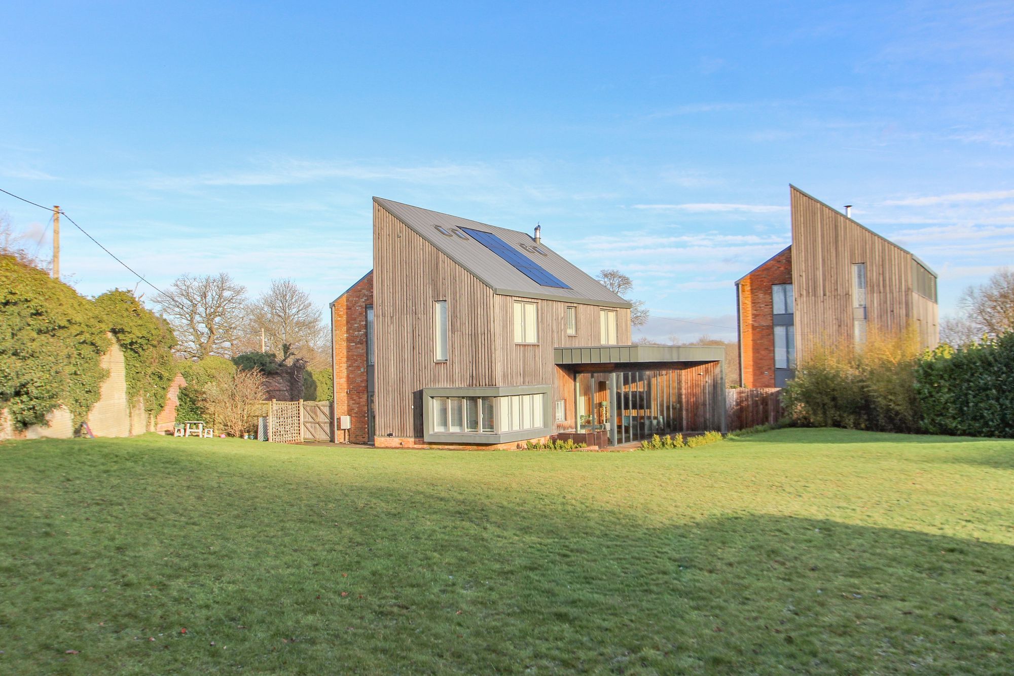 6 bedroom detached house for sale