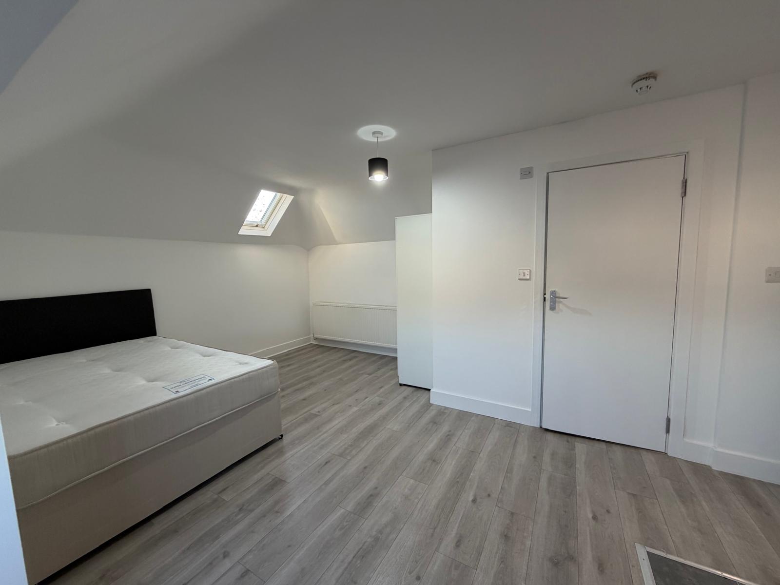 Flat 4, Hibernia Road, Hounslow, London photo 4