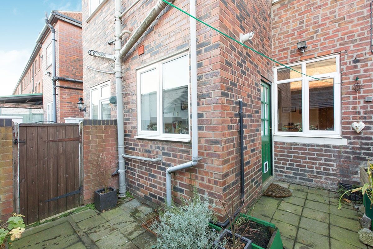 2 Bedrooms Terraced house to rent in Worrall Street, Congleton CW12