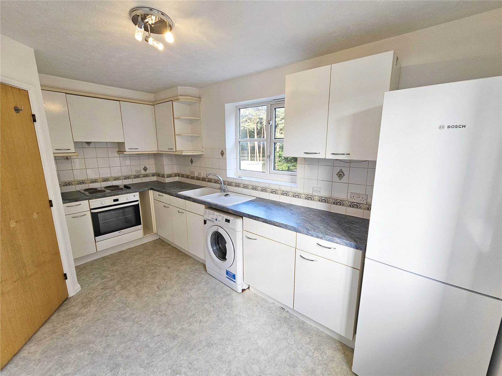 56, Dakin Close, Crawley photo 4