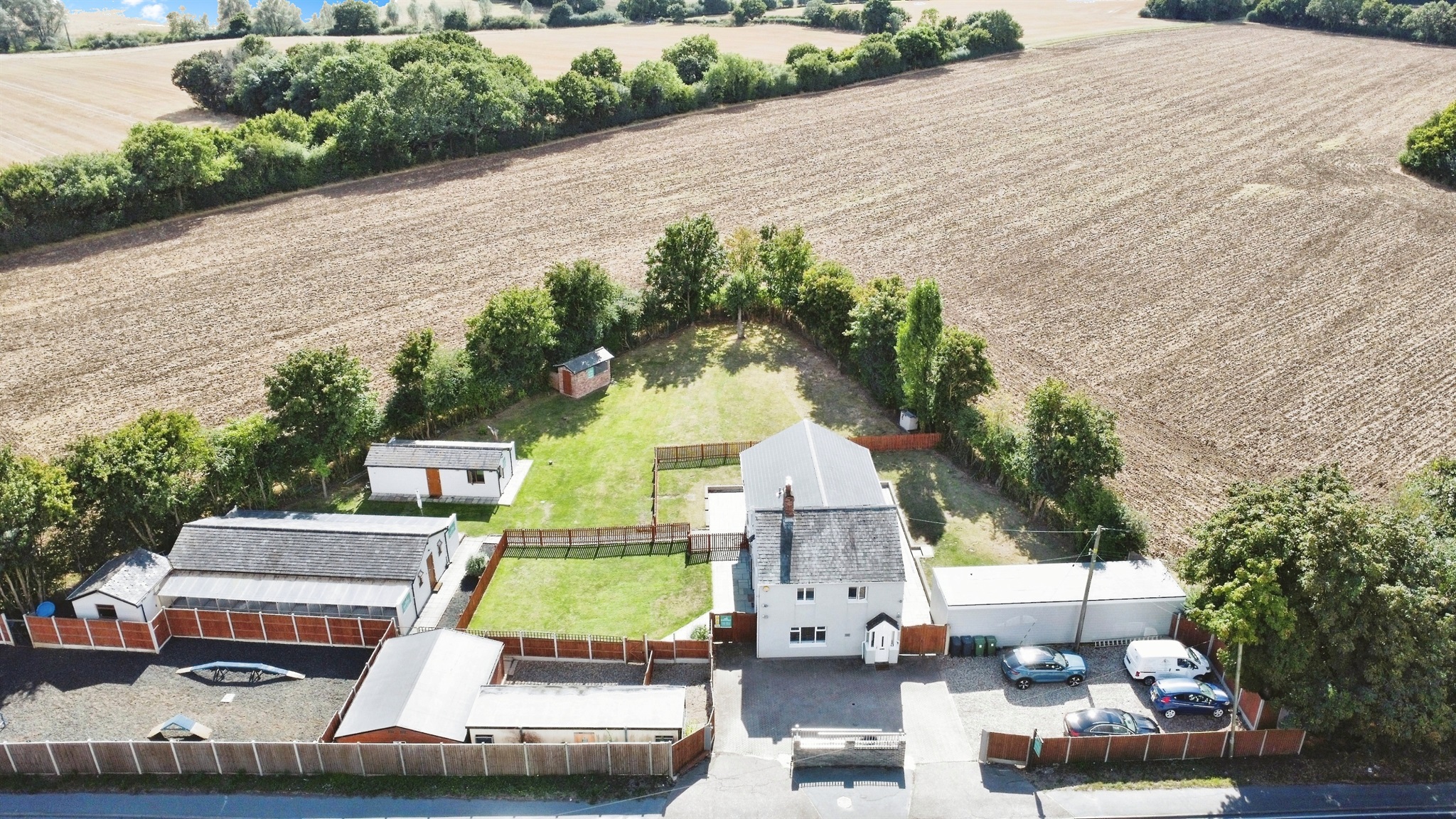 5 bedroom detached house for sale 0