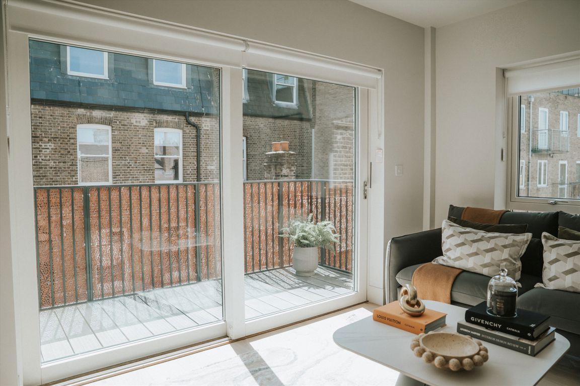 C18, 162, Stonhouse Street, London photo 5