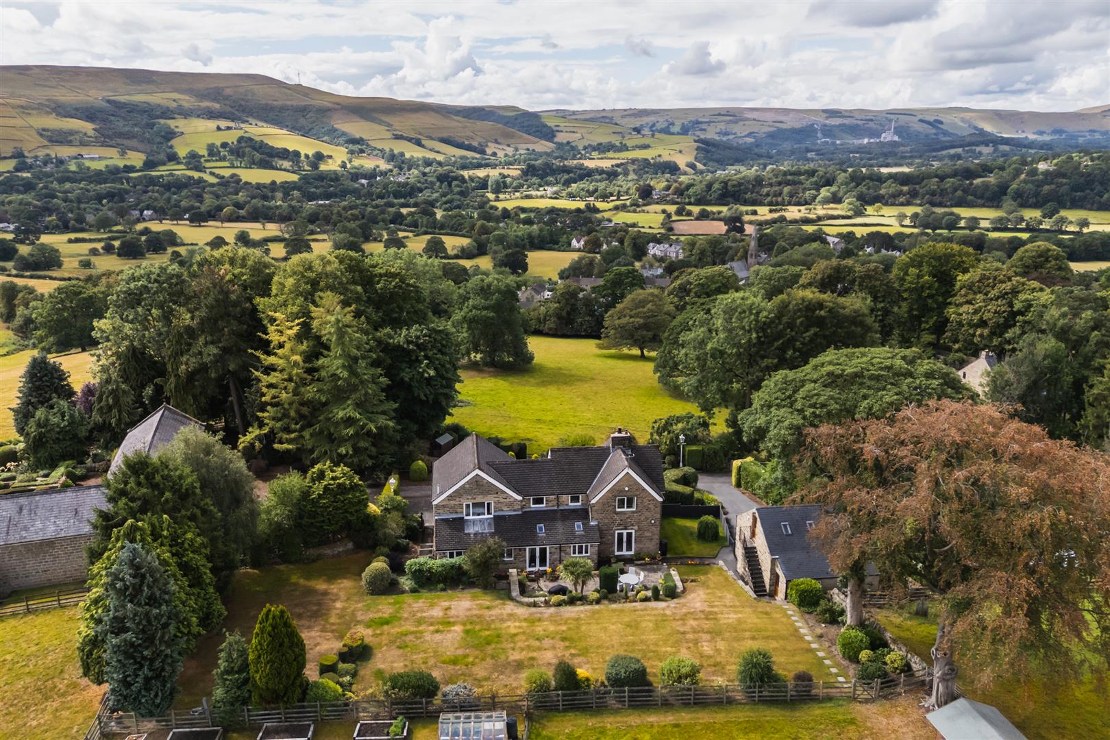 4 bedroom detached house for sale 0